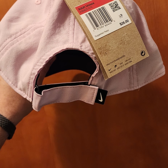 Nike Light Pink Training Cap - Picture 3 of 4